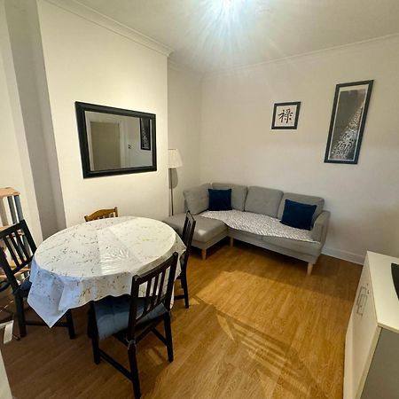 4 Bedroom House In Turnpike Lane/Wood Green ロンドン エクステリア 写真