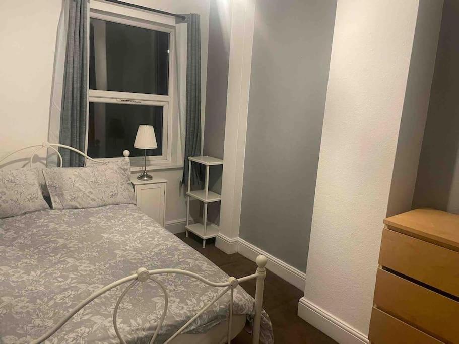 4 Bedroom House In Turnpike Lane/Wood Green ロンドン エクステリア 写真