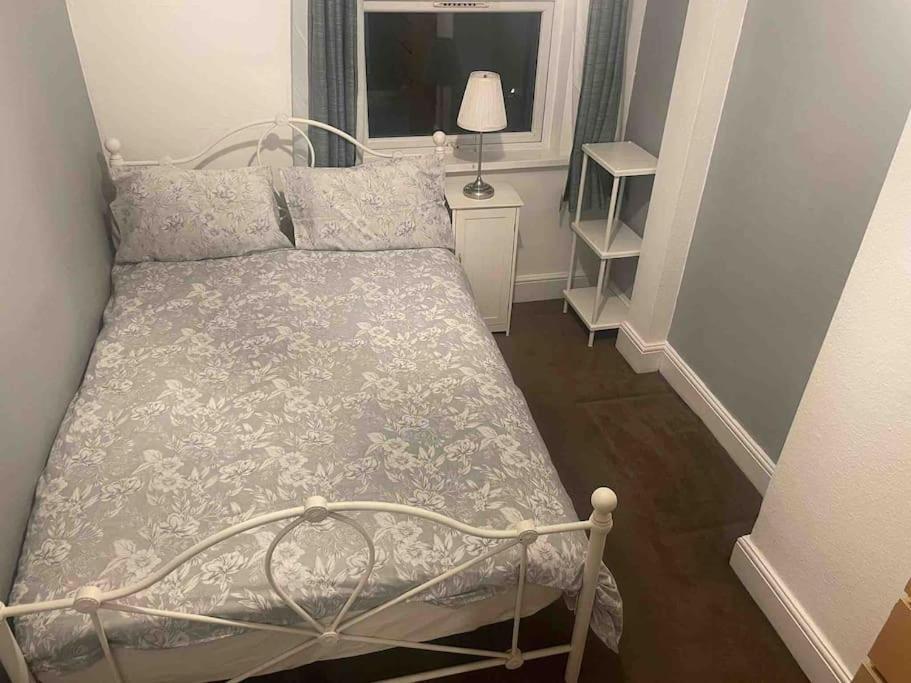 4 Bedroom House In Turnpike Lane/Wood Green ロンドン エクステリア 写真